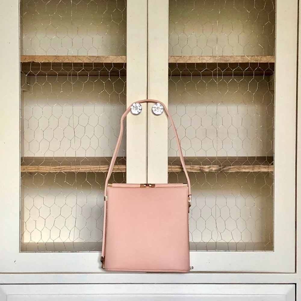 Structured handbag